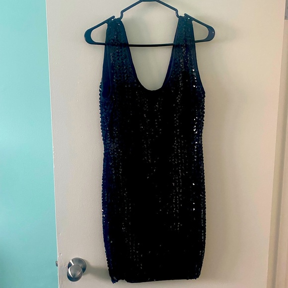 Le Château sequin LBD - Picture 1 of 7
